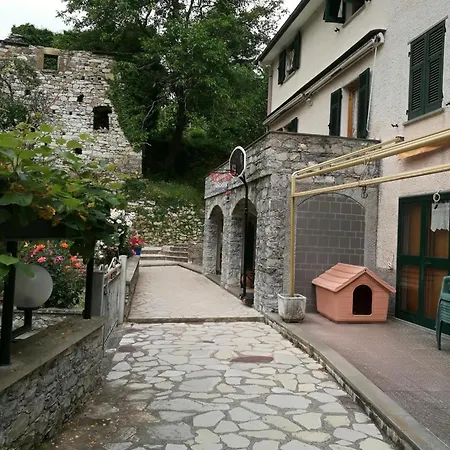 Altrove - A Due Passi Da Chiavari