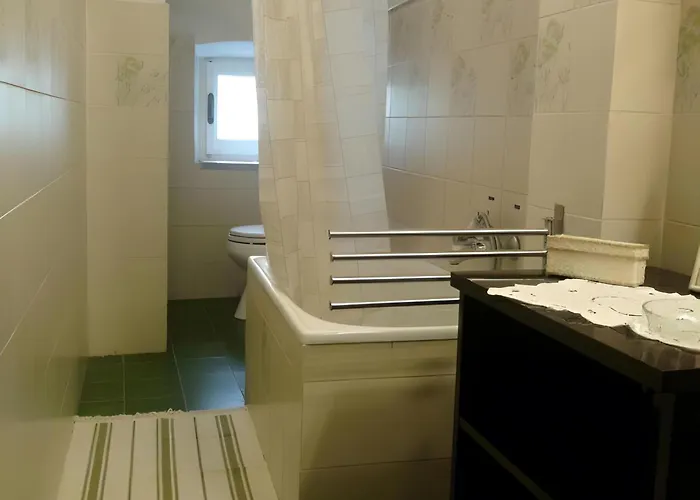 阿尔特罗夫酒店 公寓 *